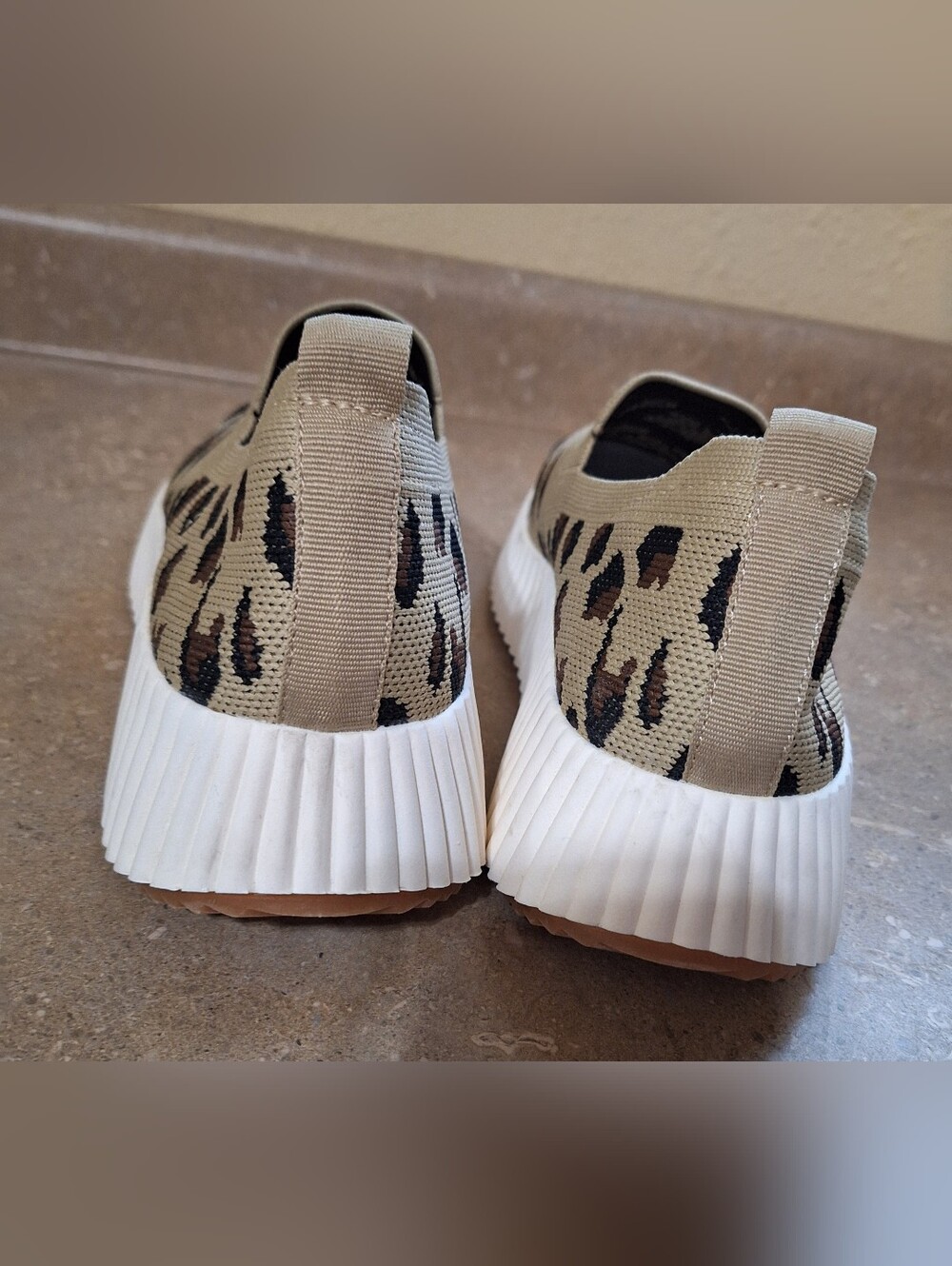Jellypop Leopard Print Slip-On Women's Shoe. Sz 8.5 - Picture 5 of 7